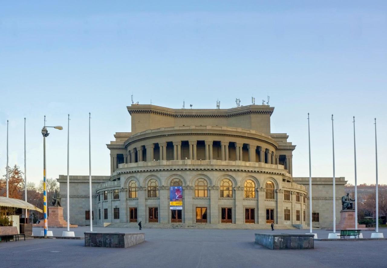 Holiday Inn Yerevan - Republic Square By Ihg Luaran gambar